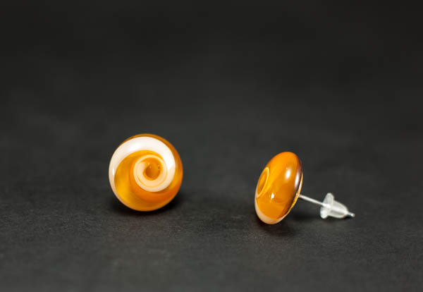 Naušnice Točkice zlatne prozirne s bijelom spiralom